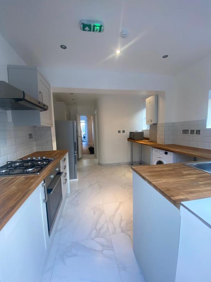 Cosy House In Newham Apartment London Exterior photo